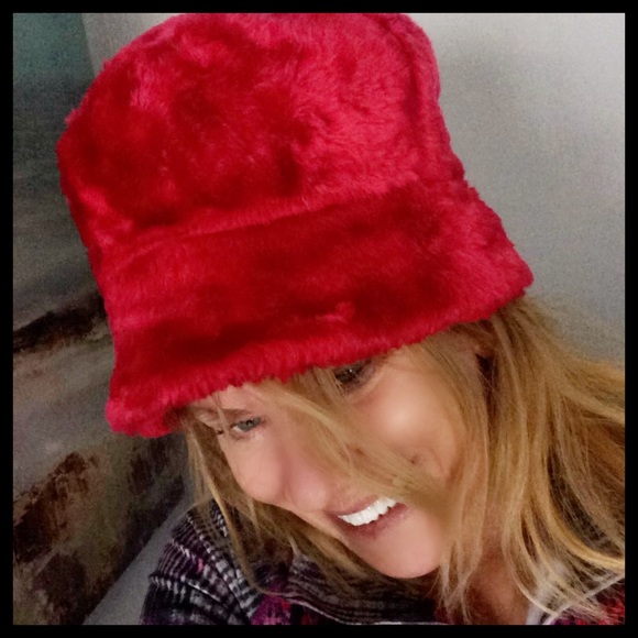 NWOT Faux Fur Women’s Hat - Picture 3 of 6